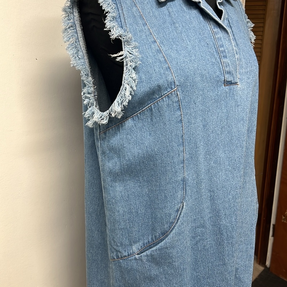 NWT Sleeveless denim dress with side pockets and collared neck - Picture 3 of 7
